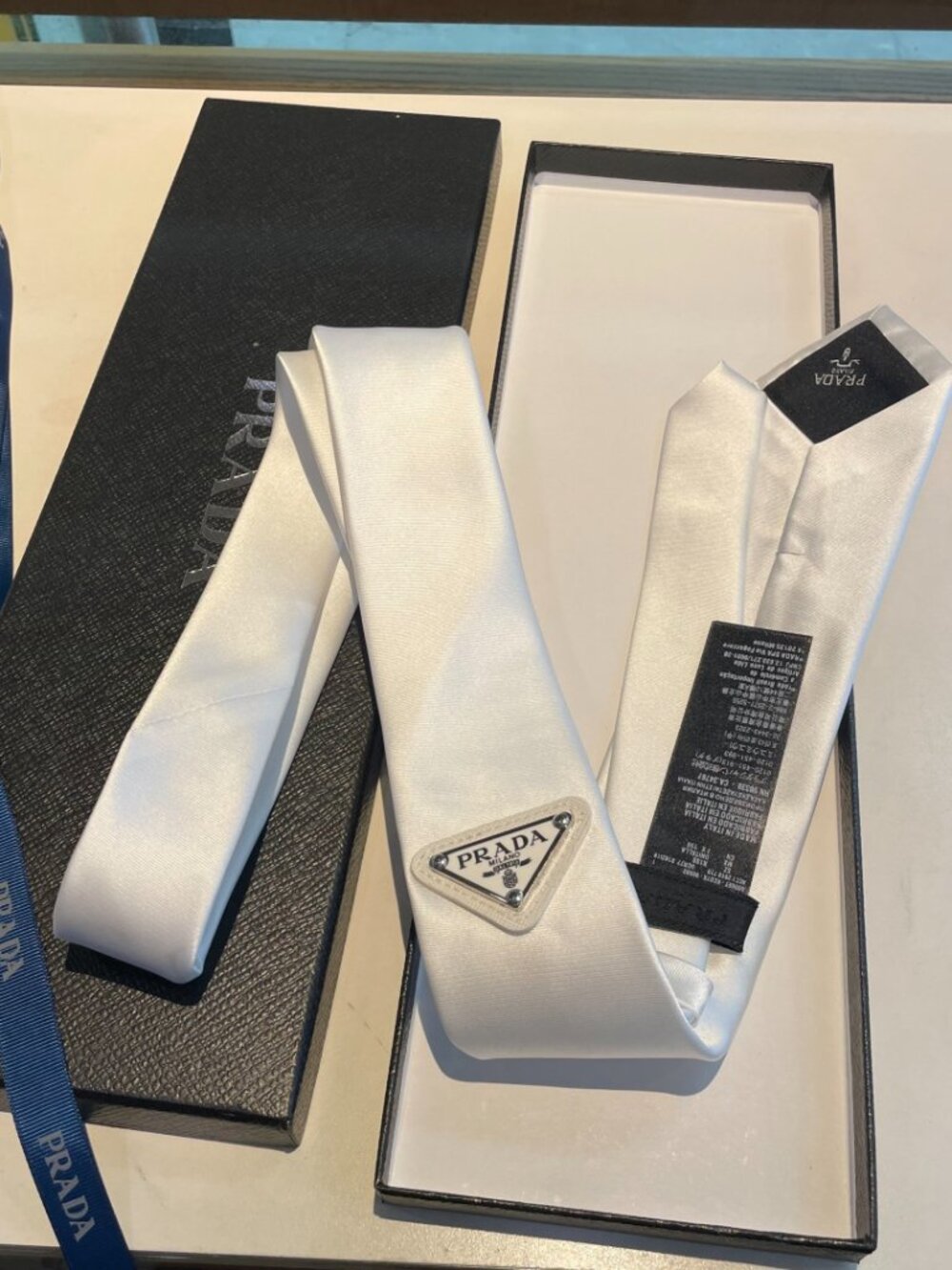 🤍Prada white bow tie unisex comes with a gift box
